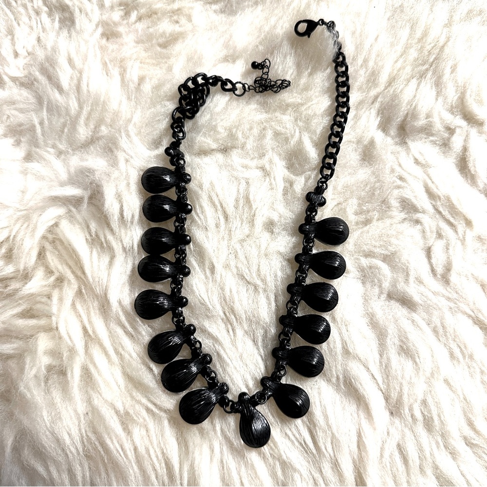 Large Rhinestone Descending To Chain Link Necklace - Picture 2 of 3
